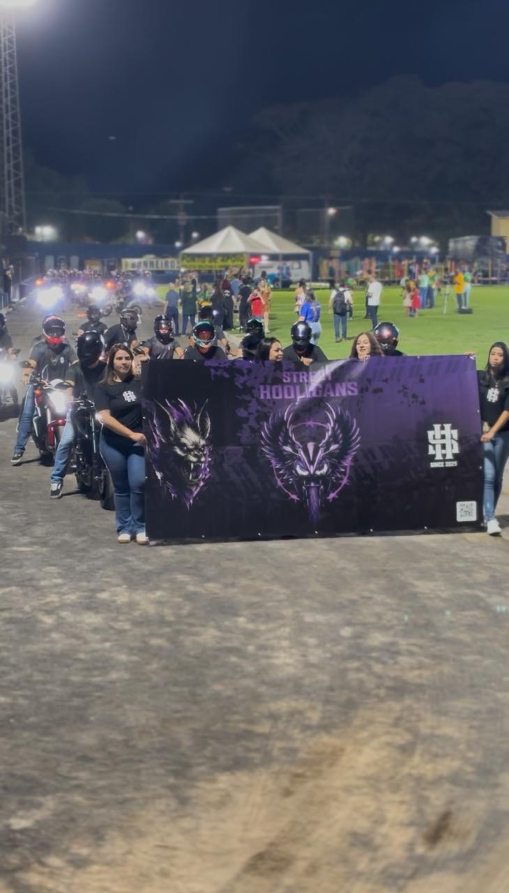 Membros do Street Hooligans no desfile